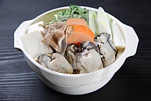 Lebensmittelgeschäft aus Austern a gemüse heiß Topf 