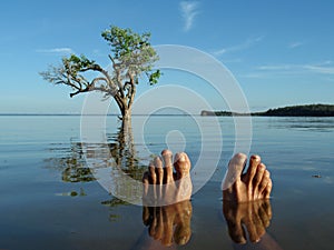 Pierna en un rio 