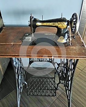 Foot sewing machine zinger