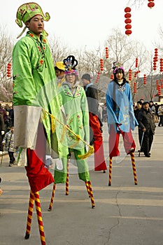 Foot stilts