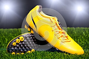 Calcio scarpe sul erba 