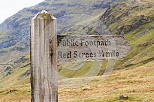 Footpath finger post wood, to Red Screes