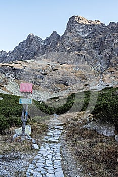 Chodník vo Velickej doline, Vysoké Tatry, Slovensko