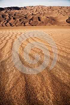 The footprint of wind in the lut desert