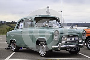 Ford popular 100e deluxe