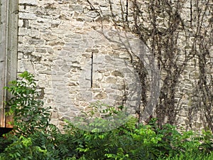 Forebay Pennsylvania barn with ventilation slits built into rock wall