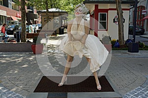 Forever Marilyn sculpture