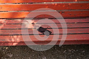 forget smartphone on a park bench, lost smart phone