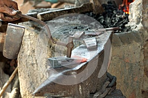 Forging a hammer head