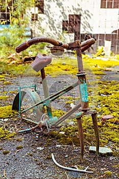 Forgotten rusty bike