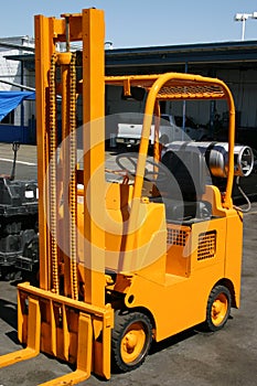 Fork lift