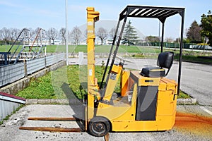 Fork lift