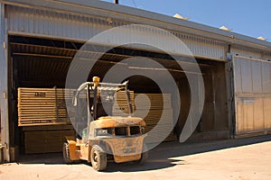 Forklift handling timber 3