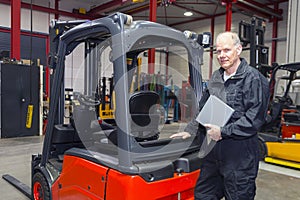 Forklift mechanic with manual