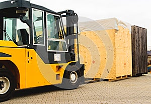 Forklift with transport of load