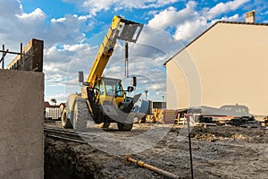 Forklifts in the construction of a single-family house