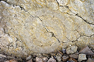 Formation of a cracked layers of rocks