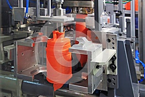 Production of plastic cans