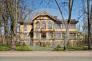 The former cottage of Ruadze on the Kamenny Island.