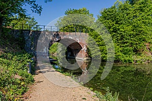 Former railway bridge with a possibility to walk via a steel deck into the Frontenpark