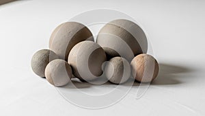 Forms a balanced composition creating a visual gradient in size