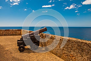 Fort Castillo del Moro, Castle San Pedro de la Roca del Morro, Santiago De Cuba, Cuba: Gun at the fortress wall at the Bay