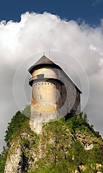 Opevnenie na vysokej skale - Oravský hrad