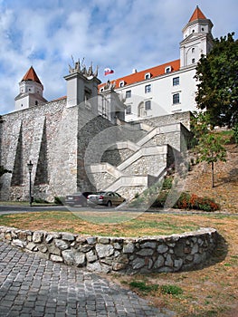 Hradební zeď a schody Bratislavského hradu