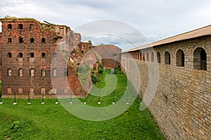 The fortress wall and the ruined house