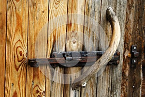 Foto of doorknob on old wood door