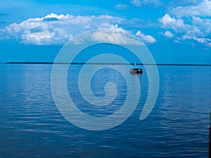 foto pemandangan laut di selat bengkalis riau