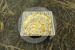 The foundation of a thousand dishes: an image of perfectly prepared white rice, ready to be the ideal complement