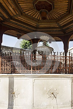 fountain in the courtyard of Gazi husrev Beg mosque