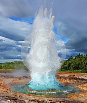 Fountain Geyser throws azure water