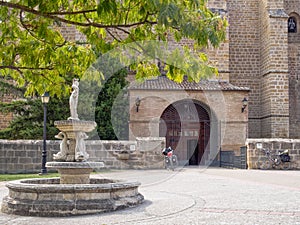 Fountain and parish church - Villatuerta photo