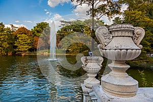 Fountain and pond near Crystal Palace - Madrid