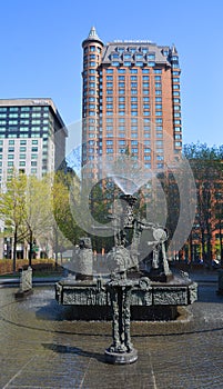 Fountain sculpture La Joute at the Place Jean-Paul-Riopelle