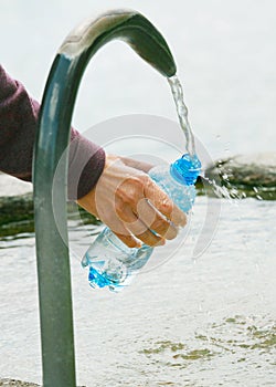 Fountain water bottle filling