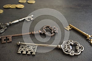 Four Vintage Keys & Coins