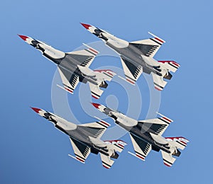 Four F-16 usaf Thunderbirds flying in the diamond formation