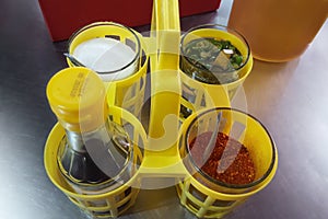 Four kinds of seasoning, sugar, fish sauce, chili powder, vinegar.