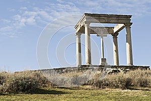 Four posts monument and its cross.