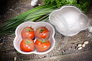 Four Tomatoes in an eco-friendly portable disposable container