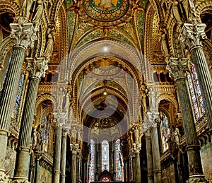 Fourviere basilica nave - photo