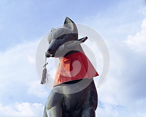 Fox statue at Fushimi inari taisha shrine, Kyoto.