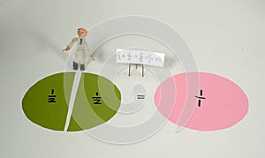 Fraction demonstration where half parts are reuced to one