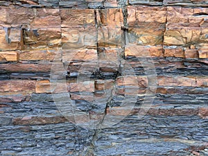 Fractured shale an sandstone beds