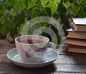Fragrant tea, and the interesting book that can be better...