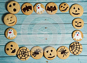 The frame is made of terribly delicious homemade cookies with bats, spiders, ghosts, horrible emojis, cobwebs on a light blue wood