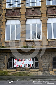 France, protest by parents against class closures in villages